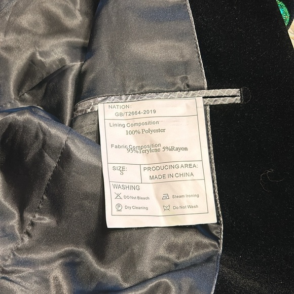 Velvet and sequined tuxedo jacket. Mens small. Fully lined - Picture 4 of 9